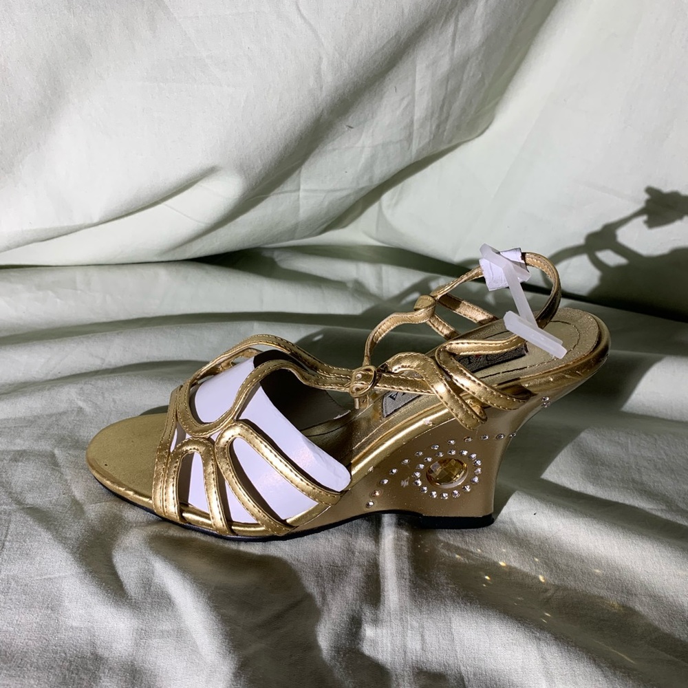 Lasonia Size 7 Wedges Gold Heel 4” Gemstones